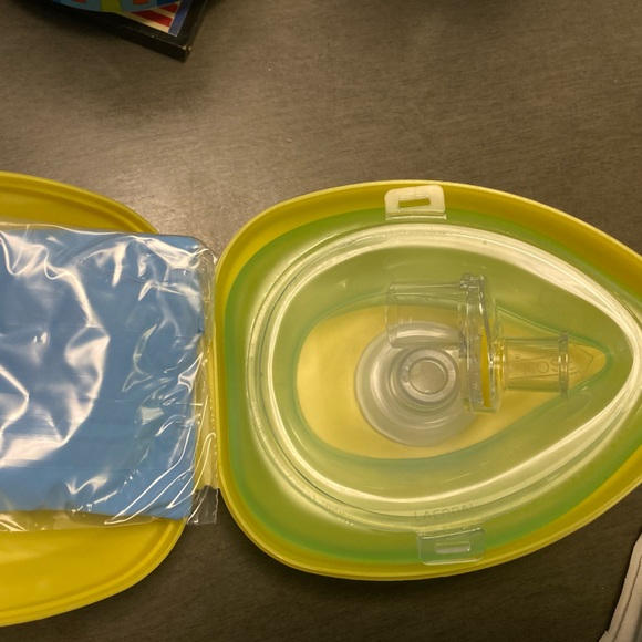 Laerdal Pocket Mask (New) for CPR or BLS - Picture 4 of 5